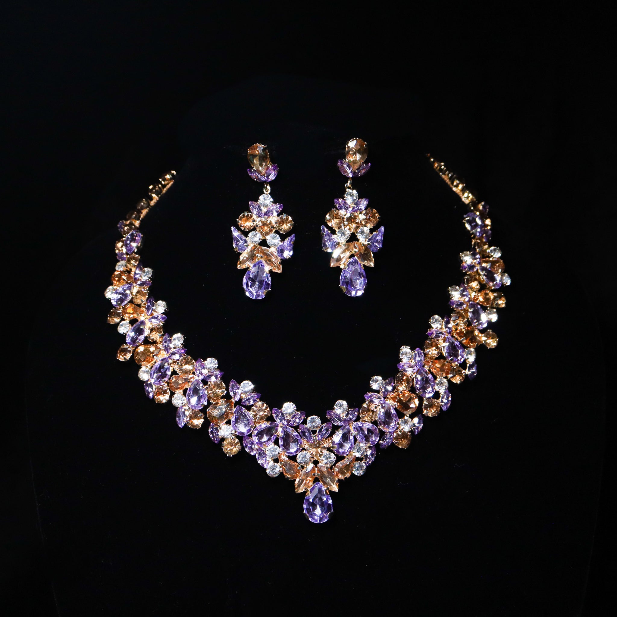 Dessires Necklace & Earrings set