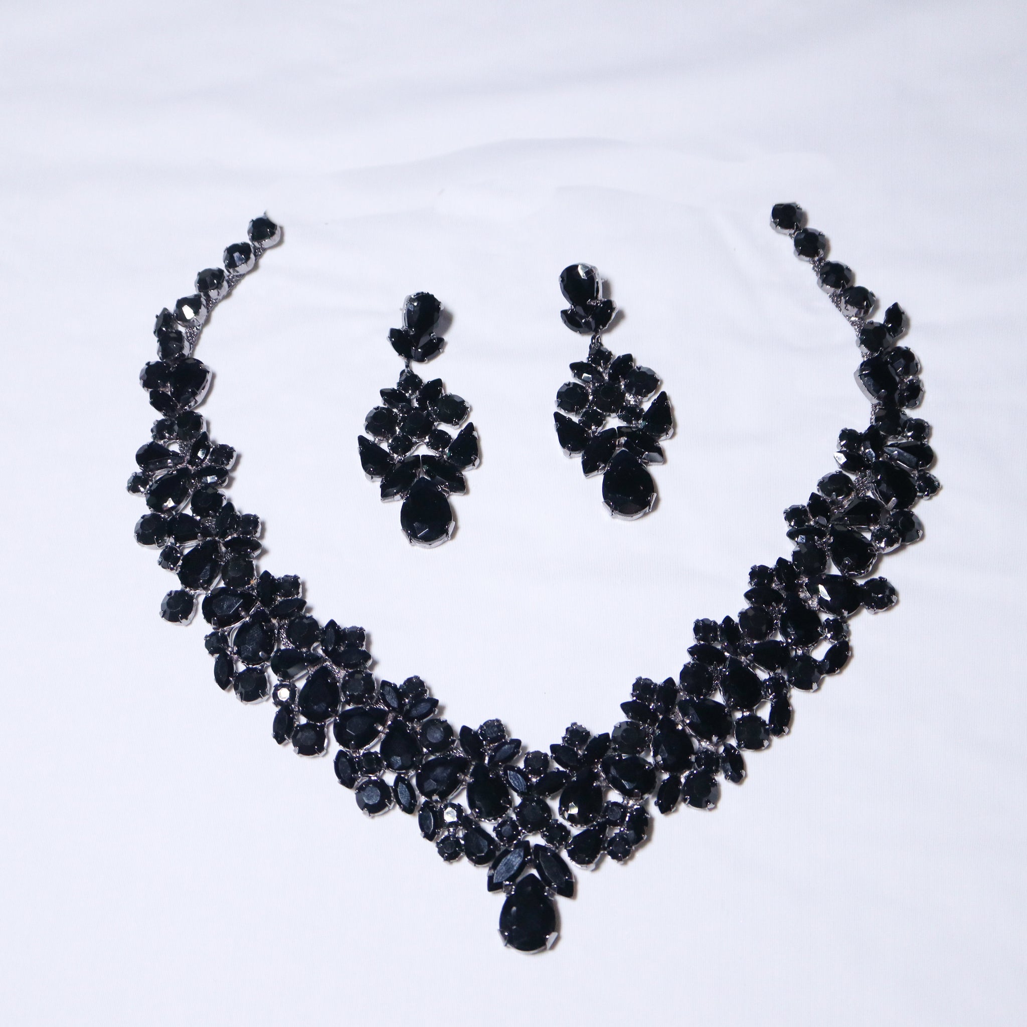 Dessires Necklace & Earrings set